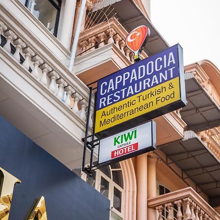 Kiwi Capsule Hotel Bangkok Exterior foto