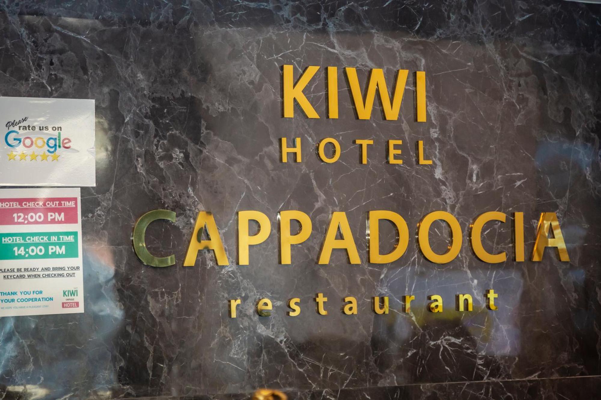 Kiwi Capsule Hotel Bangkok Exterior foto